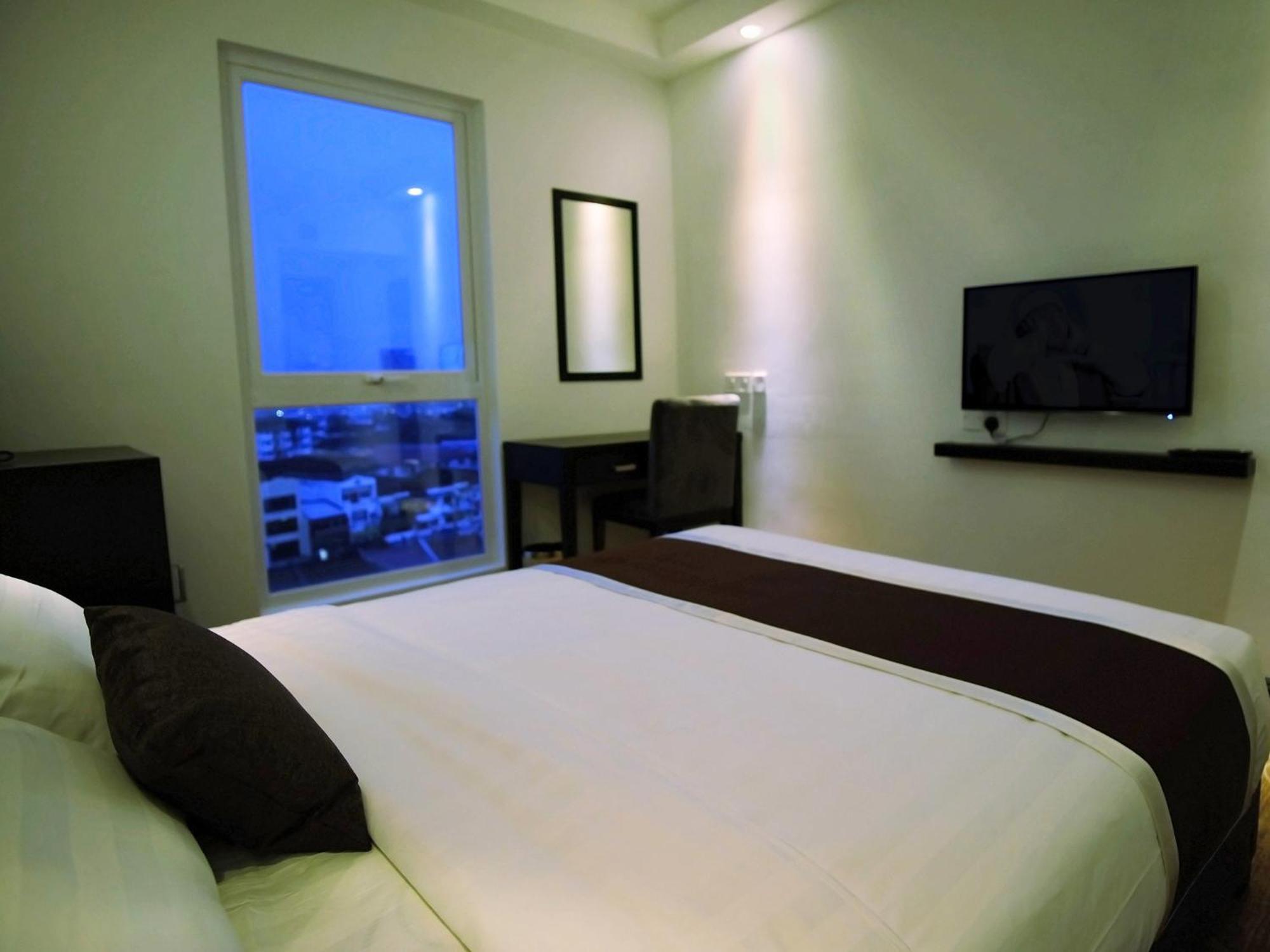 Superior Queen Room City View
